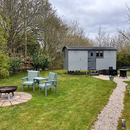 Greatwood Shepherds Hut Баттл Экстерьер фото
