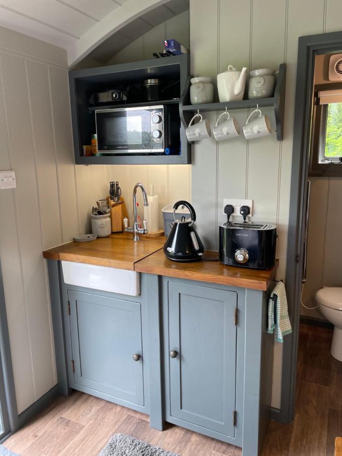 Greatwood Shepherds Hut Баттл Экстерьер фото