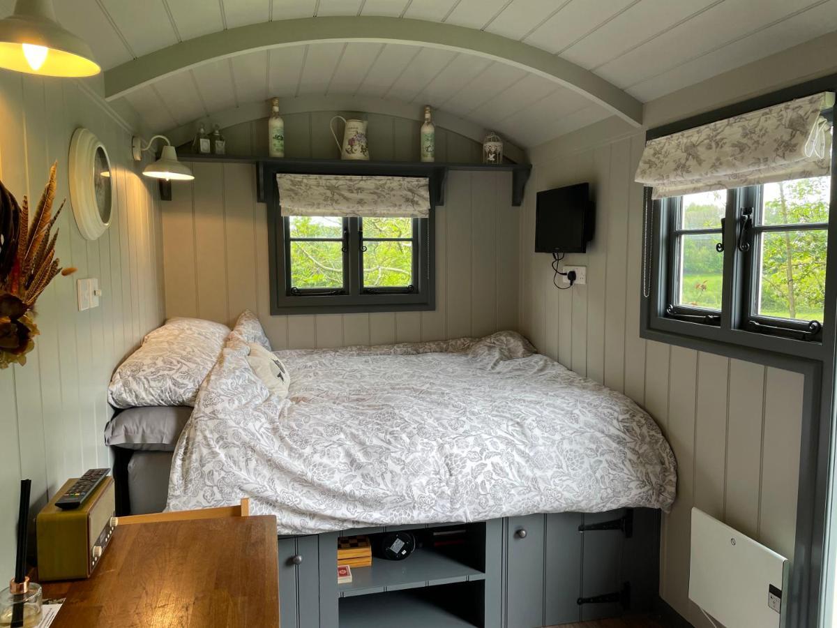 Greatwood Shepherds Hut Баттл Экстерьер фото