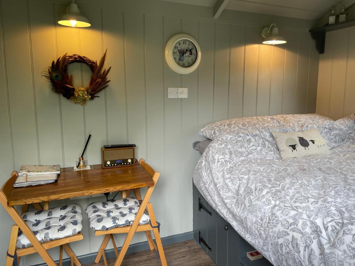 Greatwood Shepherds Hut Баттл Экстерьер фото