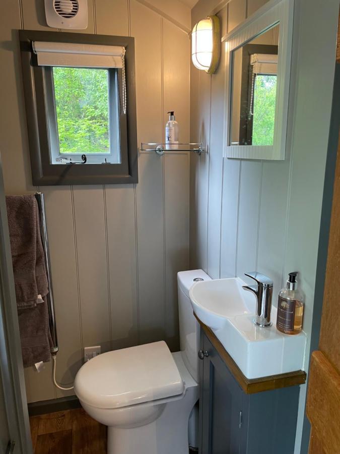 Greatwood Shepherds Hut Баттл Экстерьер фото
