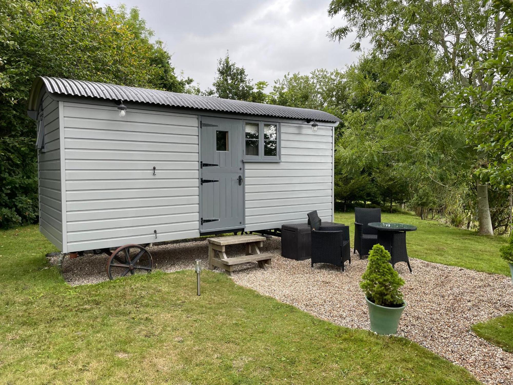 Greatwood Shepherds Hut Баттл Экстерьер фото