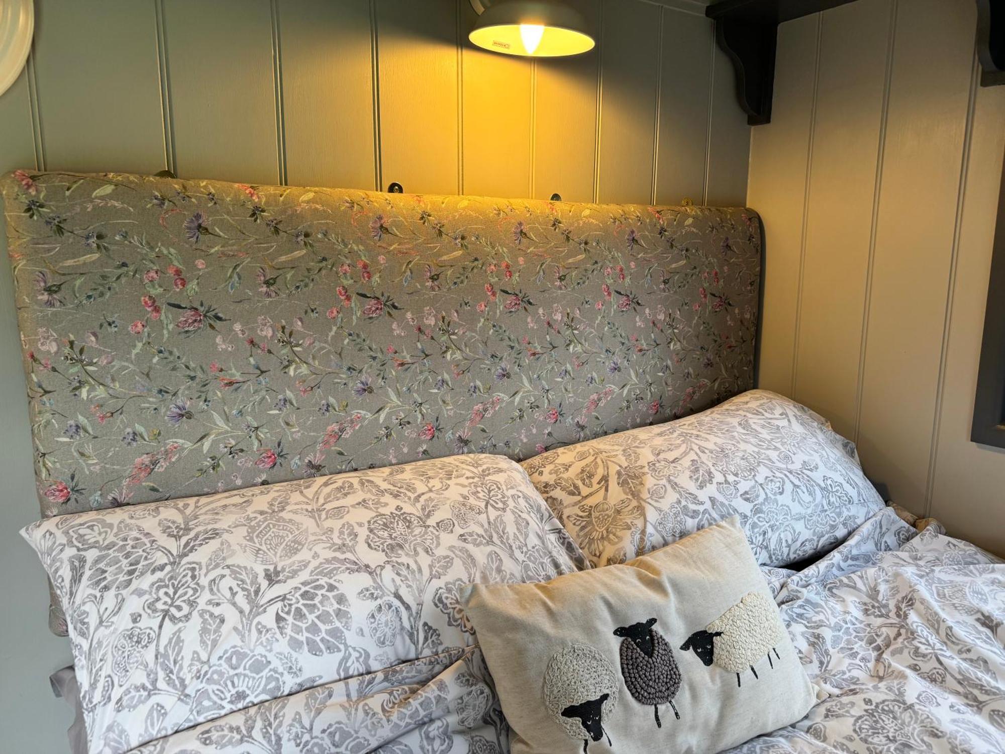 Greatwood Shepherds Hut Баттл Экстерьер фото